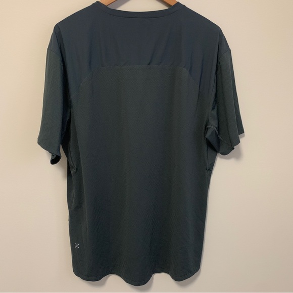 Men's Lululemon Athletic T-Shirt - Picture 3 of 4
